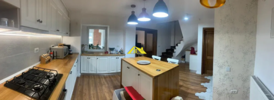 apartament-revovat-cu-scara-interioara-pozitie-centrala