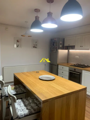 apartament-revovat-cu-scara-interioara-pozitie-centrala-1