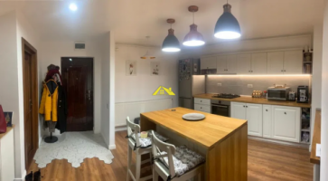 apartament-revovat-cu-scara-interioara-pozitie-centrala-2