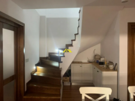 apartament-revovat-cu-scara-interioara-pozitie-centrala-4