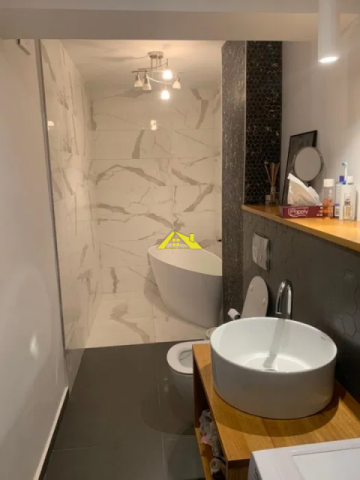 apartament-revovat-cu-scara-interioara-pozitie-centrala-7