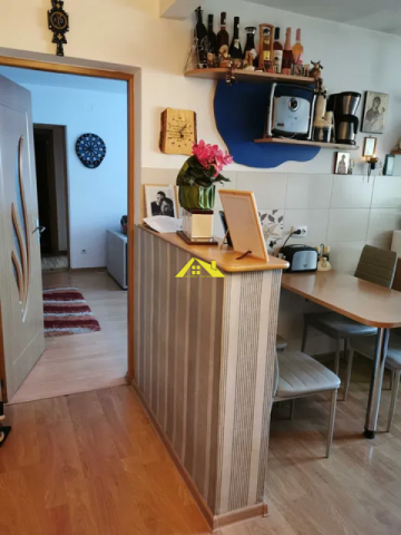 vand-apartament-zona-cetate