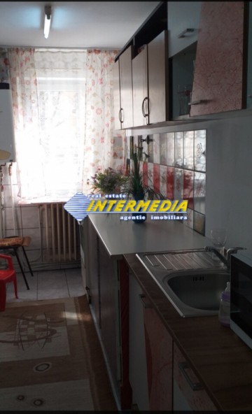 apartament-cu-2-camere-etaj-1-cetate-5