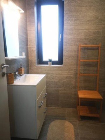 vand-apartament-3-camere-in-bloc-nou-et-2-zona-centru-5