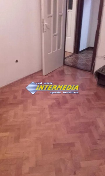 de-vanzare-apartament-cu-2-camere-in-cetate-zona-bulevard-alba-iulia-6