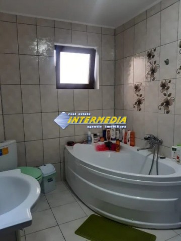 casa-de-vanzare-in-alba-iuliacu-4-camere-2-bai-bucatarie-teren-765-mp-2