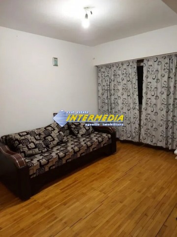 2-camere-decomandat-in-centru-de-vanzare-3