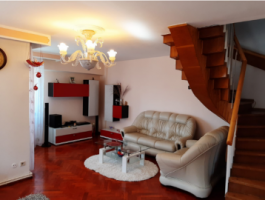 vand-apartament-cu-patru-camere-cu-scara-interioara-zona-centru-1