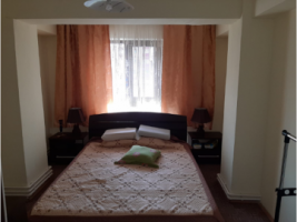 vand-apartament-cu-patru-camere-cu-scara-interioara-zona-centru-5