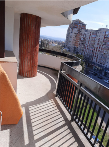 vand-apartament-cu-patru-camere-cu-scara-interioara-zona-centru-8