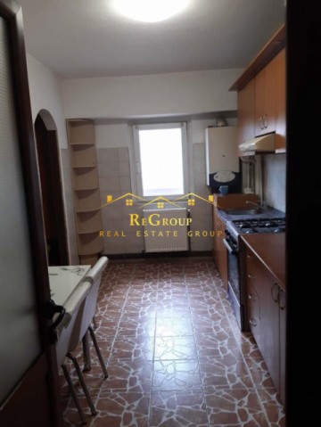 vanzare-apartament-4-camere-pacurari-5