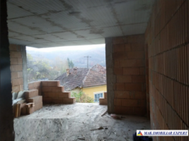 casa-spatioasa-cu-4-camere-si-teren-de-900-mp-amplasata-la-soseaua-principala-in-titesti-arges-5