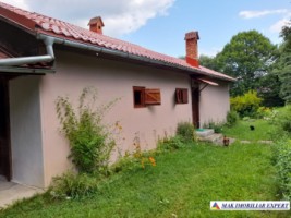 casa-de-vacanta-4-camere-teren-3700-mp-bughea-de-jos-4