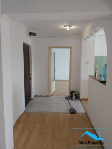 apartament-2-camere-decomandat-zona-cetate-pivnita-3