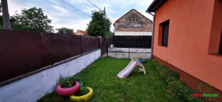 casa-singur-in-curte-cu-teren-730-mp-timisoara-zona-ronat-2