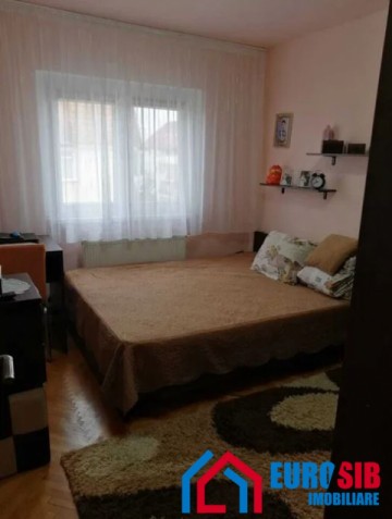 apartament-2-camere-decomandat-zona-valea-aurie-3