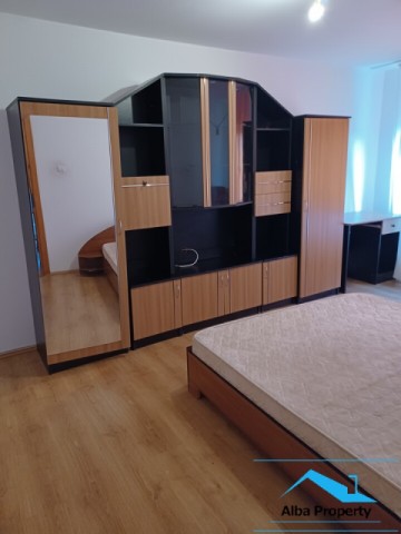 apartament-3-camere-decomandat-zona-cetate-mobilat-1