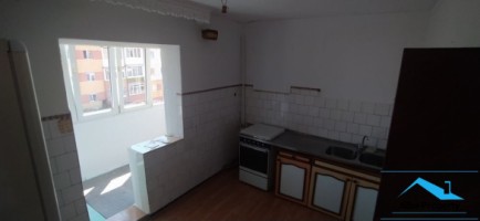 apartament-3-camere-decomandat-zona-cetate-3