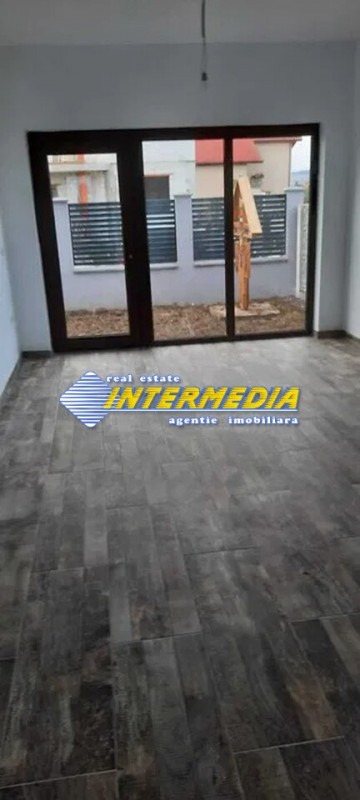 casa-noua-de-vanzare-pe-finisata-toate-utilitatile-cu-800-mp-teren-in-zona-alba-micesti-4