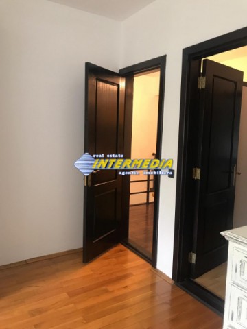 casa-dpe-de-inchiriat-in-alba-iulia-zona-cetate-350-mp-si-teren-600-mp-54