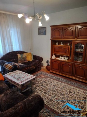 apartament-4-camere-decomandat-zona-cetate