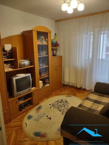 apartament-4-camere-decomandat-zona-cetate-2