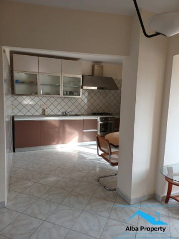 apartament-4-camere-cu-scara-interioara-finisat-centru