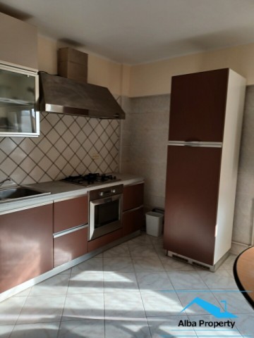 apartament-4-camere-cu-scara-interioara-finisat-centru-1