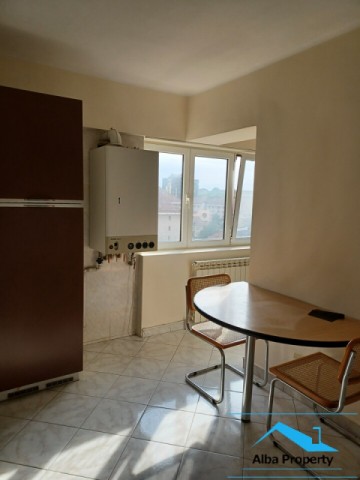 apartament-4-camere-cu-scara-interioara-finisat-centru-2