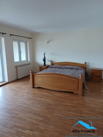 apartament-4-camere-cu-scara-interioara-finisat-centru-18