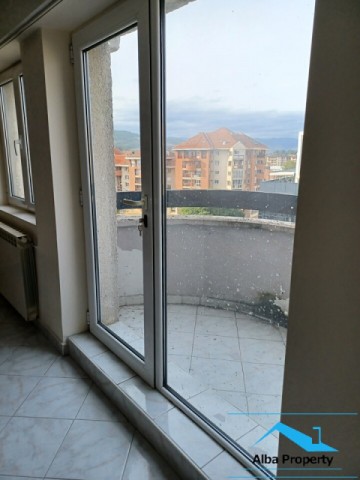 apartament-4-camere-cu-scara-interioara-finisat-centru-23