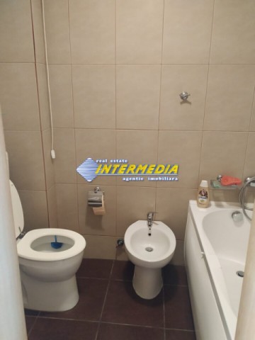 casa-cu-3-camere-de-inchiriat-in-alba-iulia-finisata-mobilata-zona-centru-2