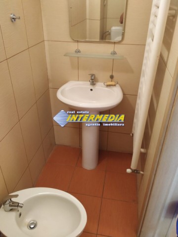 casa-cu-3-camere-de-inchiriat-in-alba-iulia-finisata-mobilata-zona-centru-6