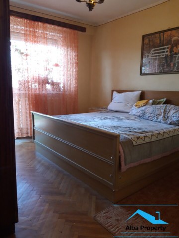 apartament-3-camere-decomandat-zona-cetate-2