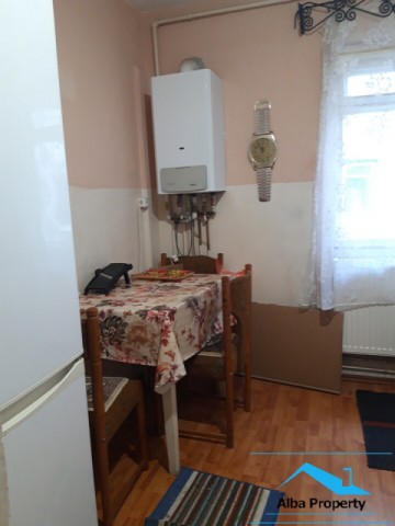 apartament-3-camere-decomandat-zona-cetate-1