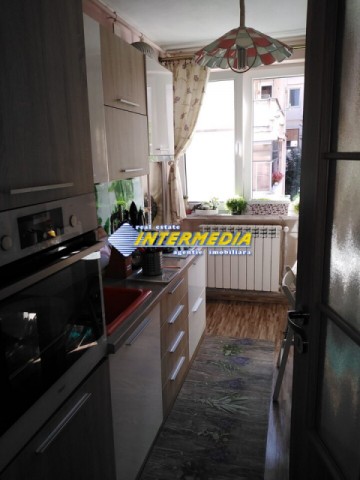 apartament-2-camere-renovat-si-mobilat-de-vanzare-cetate-piata-etaj-3-1