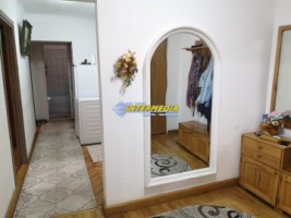 apartament-4-camere-decomandat-de-vanzare-cetate-zona-closca-4