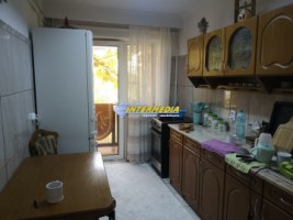 apartament-4-camere-decomandat-de-vanzare-cetate-zona-closca-5