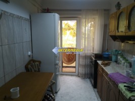 apartament-4-camere-decomandat-de-vanzare-cetate-zona-closca-10