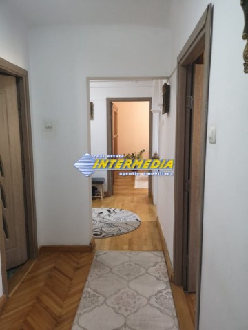 apartament-4-camere-decomandat-de-vanzare-cetate-zona-closca-13