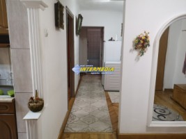 apartament-4-camere-decomandat-de-vanzare-cetate-zona-closca-2