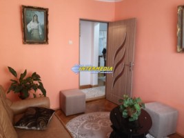 apartament-4-camere-decomandat-de-vanzare-cetate-zona-closca-16