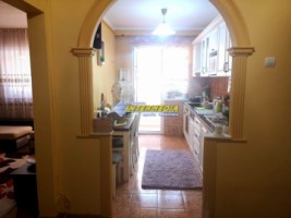 apartament-3-camere-decomandat-etaj-2-cetate-zona-closca-11