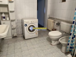 casa-cu-2-camere-baie-bucatarie-de-inchiriat-pretabila-muncitori-pret-250-euro-12