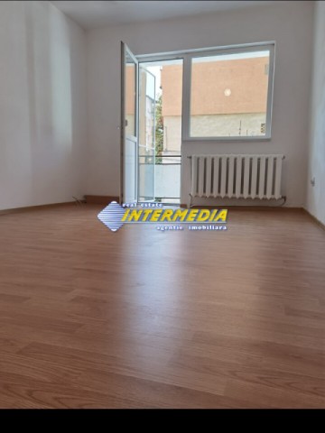 apartament-2-camere-decomandat-de-vanzare-etaj-1-cetate-1