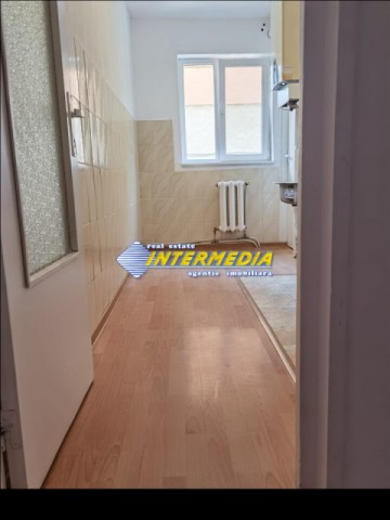 apartament-2-camere-decomandat-de-vanzare-etaj-1-cetate-4