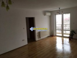 apartament-3-camere-si-garaj-de-vanzare-centru-1