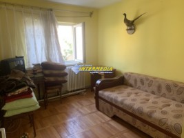 de-vanzare-apartament-3-camere-decomandat-in-cetate-alba-iulia-zona-mercur-1