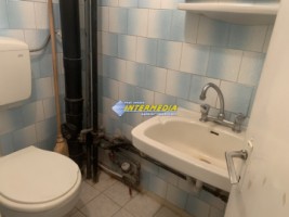 de-vanzare-apartament-3-camere-decomandat-in-cetate-alba-iulia-zona-mercur-2