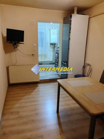 de-vanzare-apartament-cu-3-camere-decomandat-in-cetate-zona-bulevard-etaj-1-1